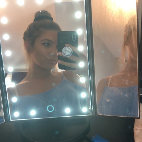 Meet Your Posher, Vicki - Picture 3 of 5